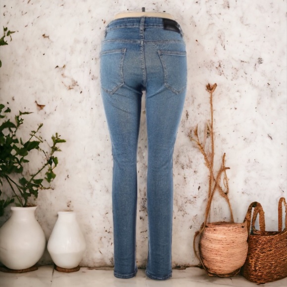 Zara High Rise Skinny Jeans - Picture 2 of 9